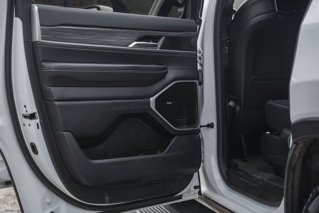 Used 2022 Jeep Wagoneer Series III w/ Premium Group I image 45