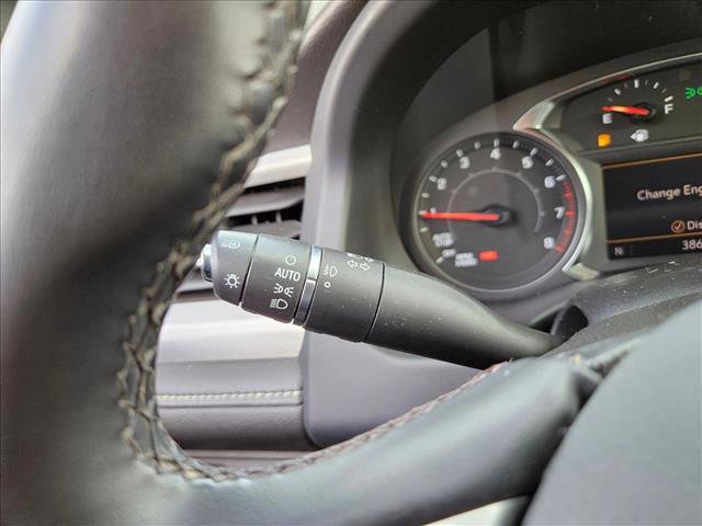 Used 2023 GMC Acadia SLT image 16