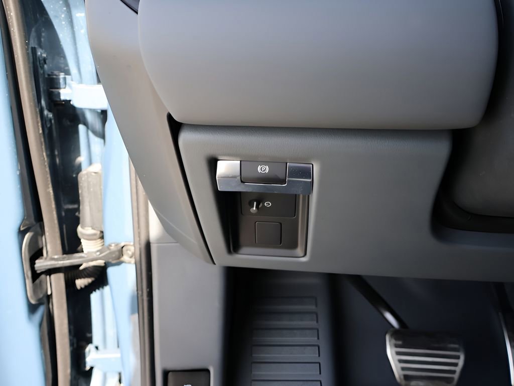 Certified 2025 Land Rover Defender 110 X-Dynamic SE image 35