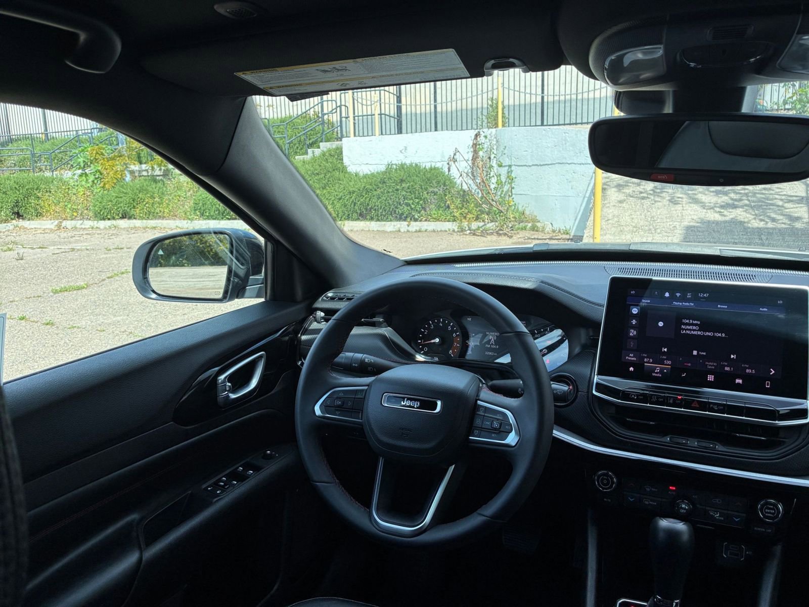 Used 2025 Jeep Compass Trailhawk image 33