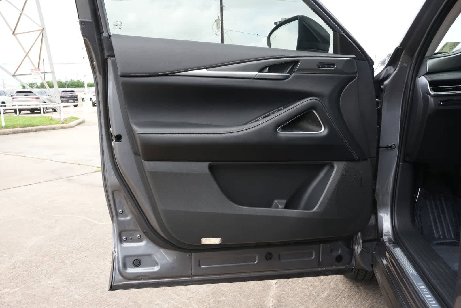 Used 2026 INFINITI QX60 Luxe w/ Cargo Package FWD image 18