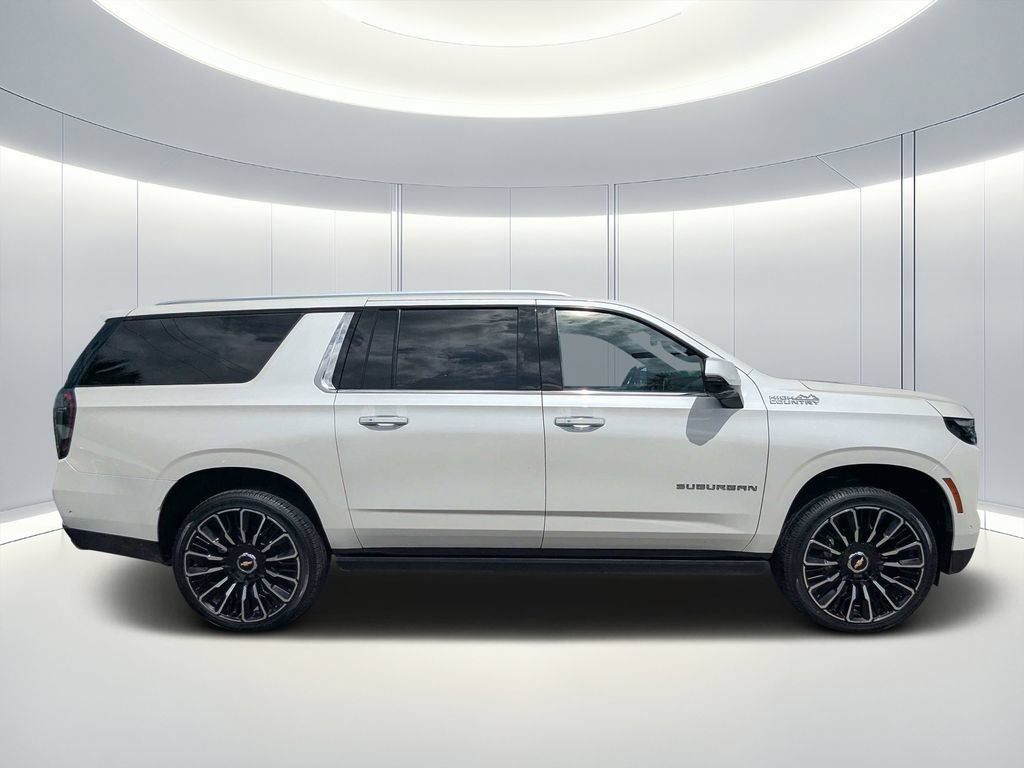 Used 2025 Chevrolet Suburban High Country AWD/4WD image 3