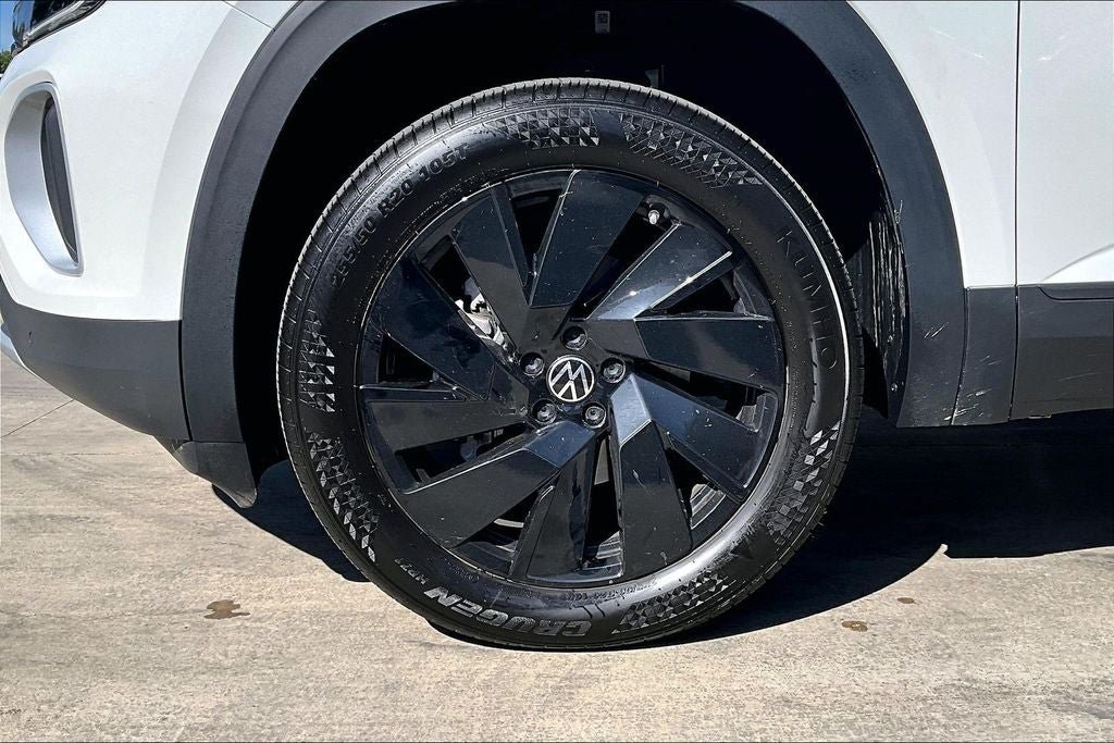 Certified 2026 Volkswagen Atlas SE w/ Panoramic Sunroof Package FWD image 8