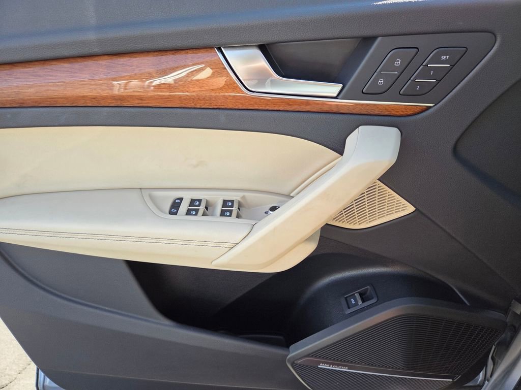 Used 2023 Audi Q5 2.0T Premium Plus w/ Premium Plus Package image 9