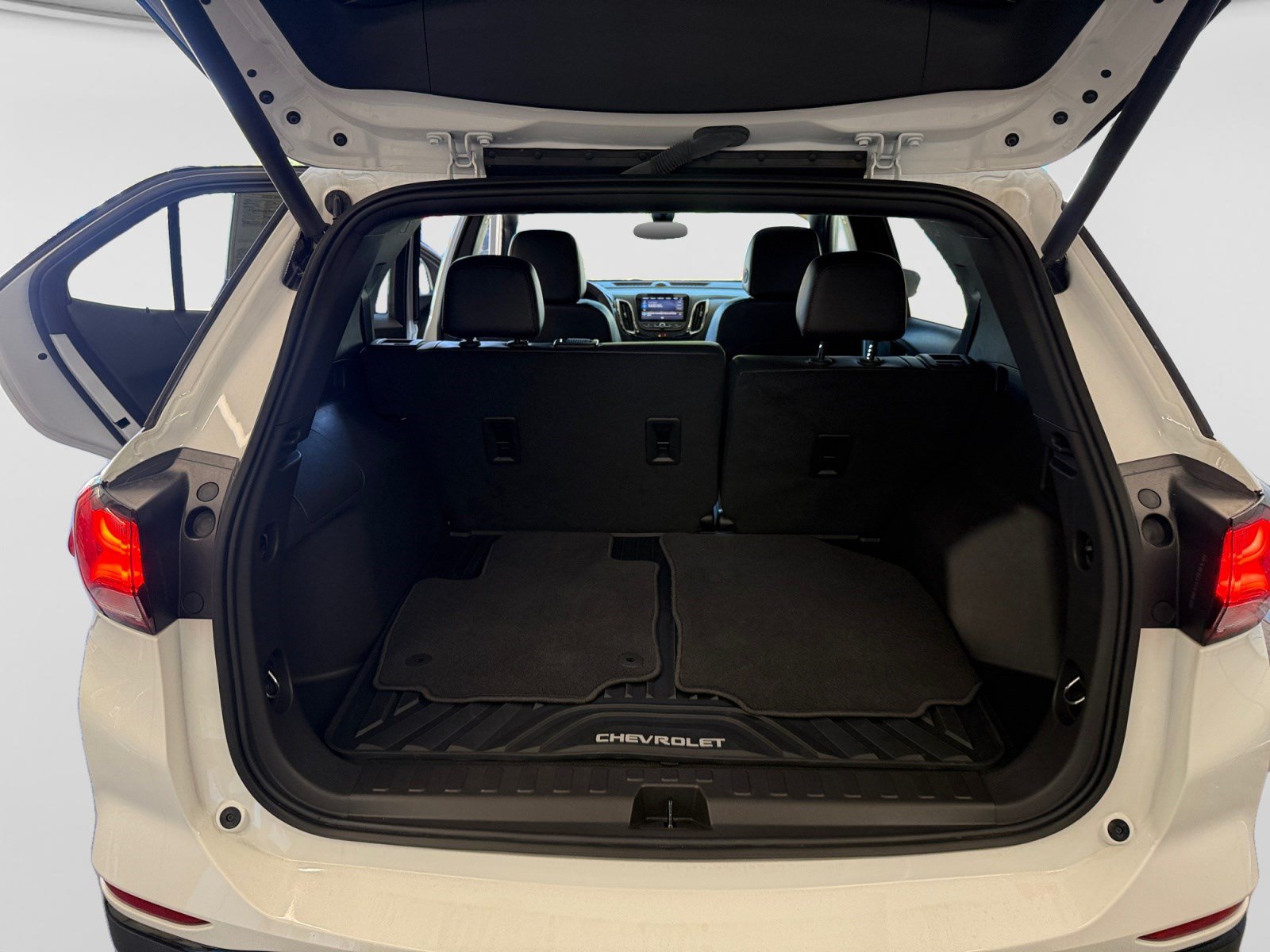 Used 2024 Chevrolet Equinox RS FWD image 17