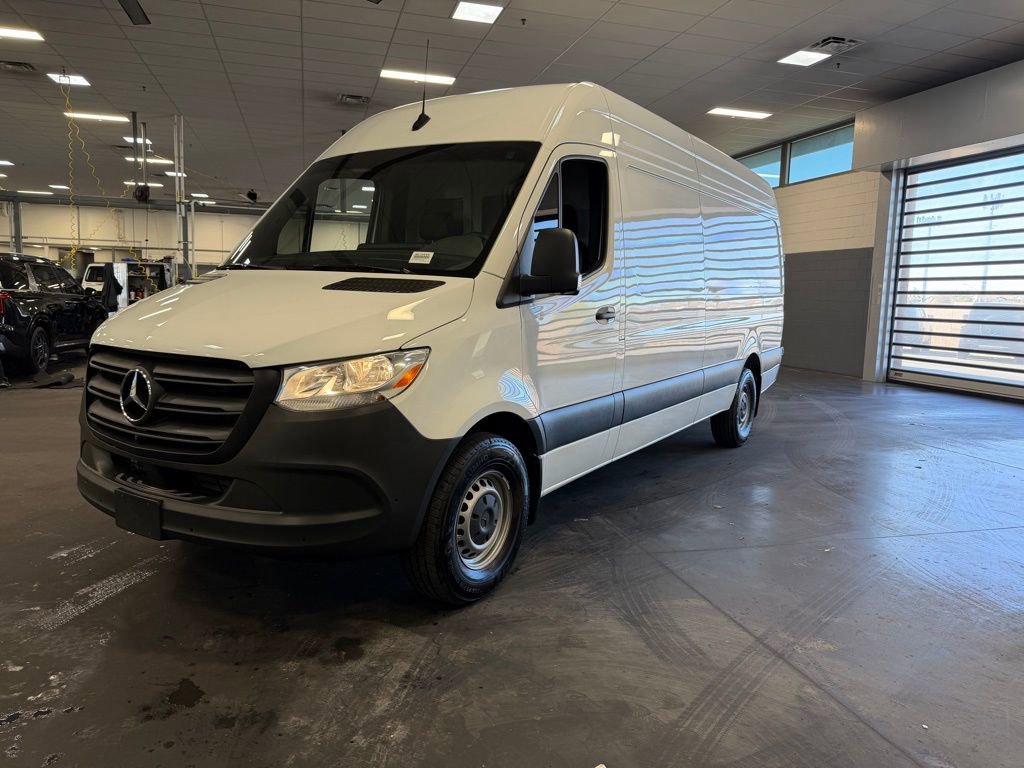 Used 2024 Mercedes-Benz Sprinter 2500 image 3