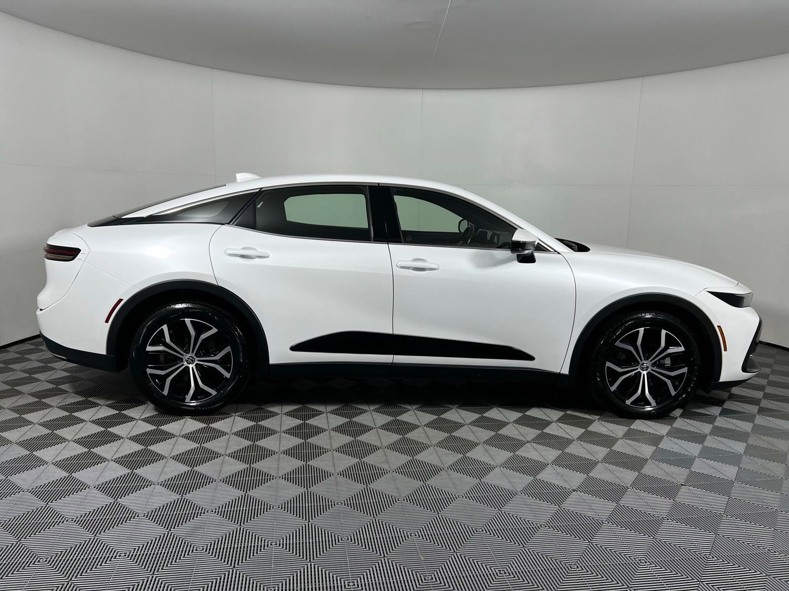 Used 2024 Toyota Crown XLE image 4