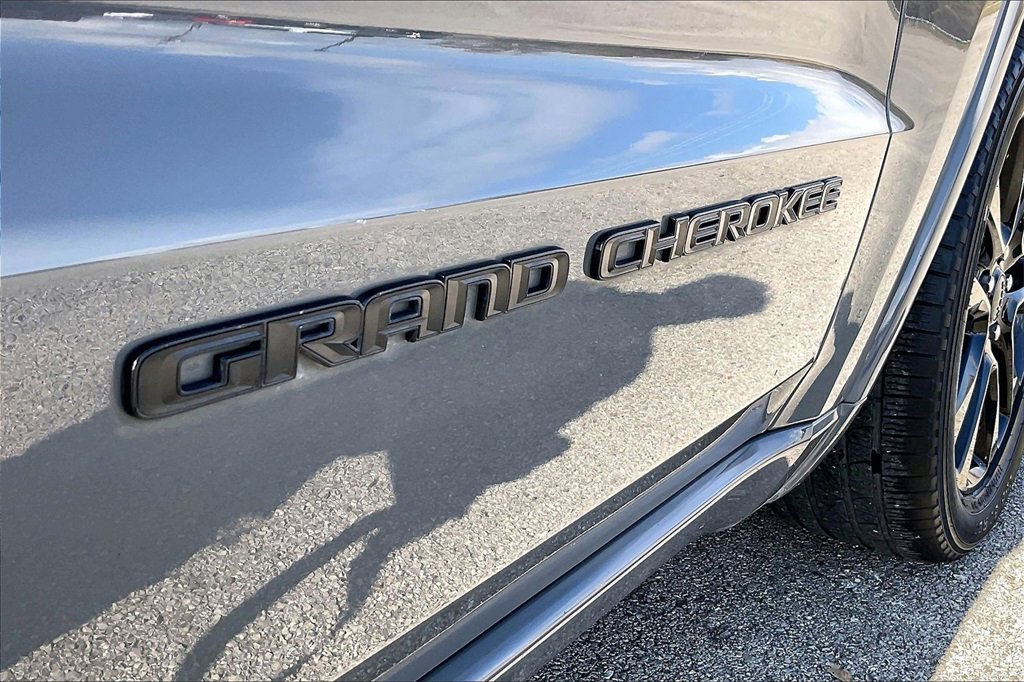 Used 2021 Jeep Grand Cherokee Laredo X image 20