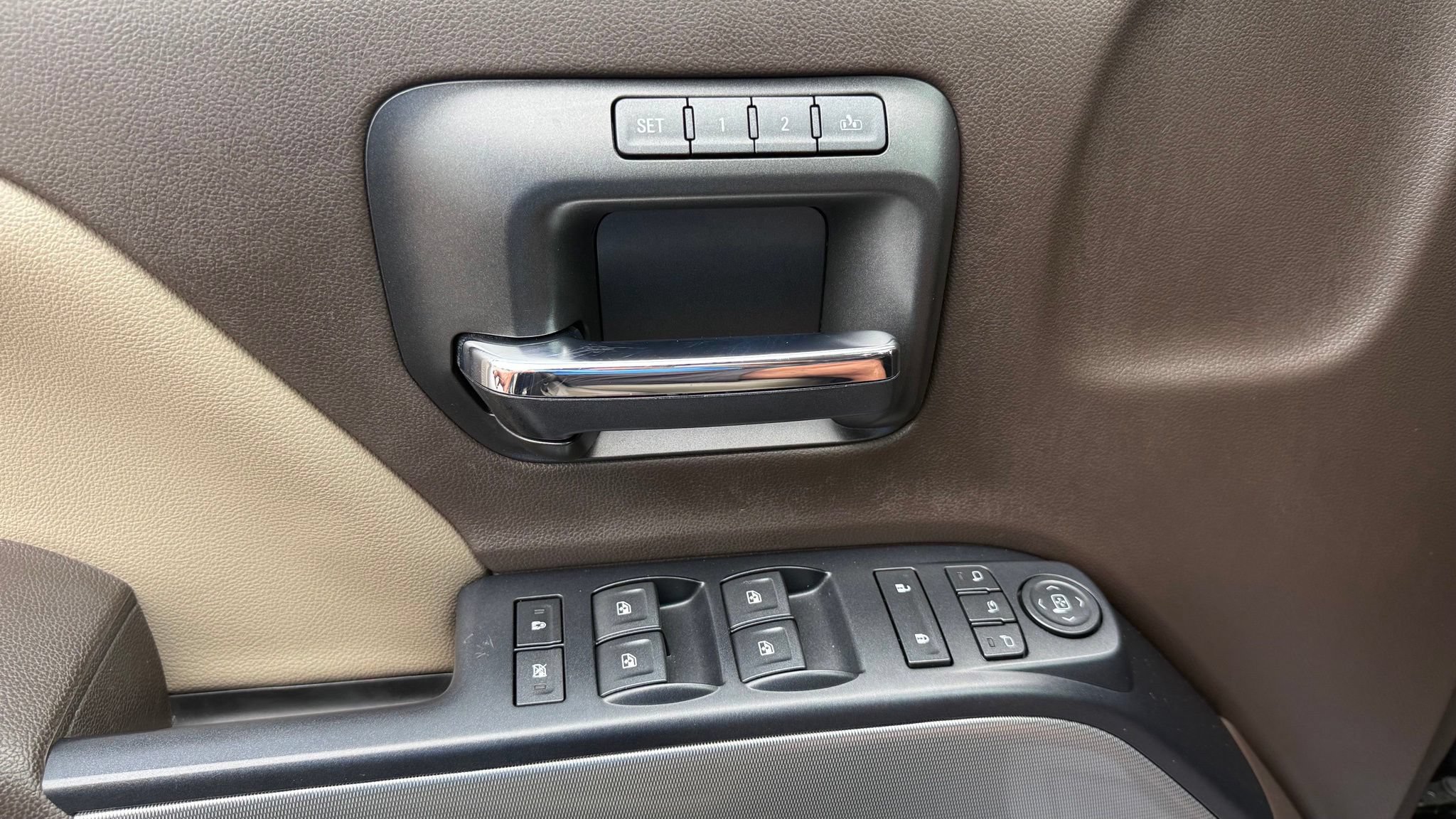 Used 2018 Chevrolet Silverado 1500 LTZ Z71 w/ Centennial Edition AWD/4WD image 55