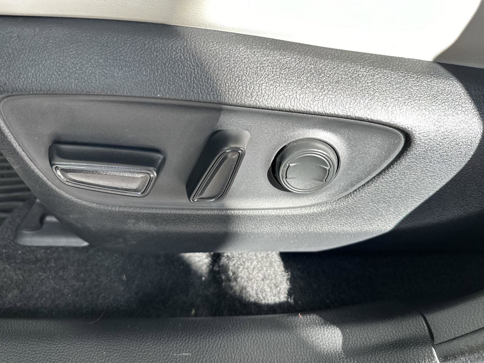 Used 2022 Toyota RAV4 XLE Premium image 29