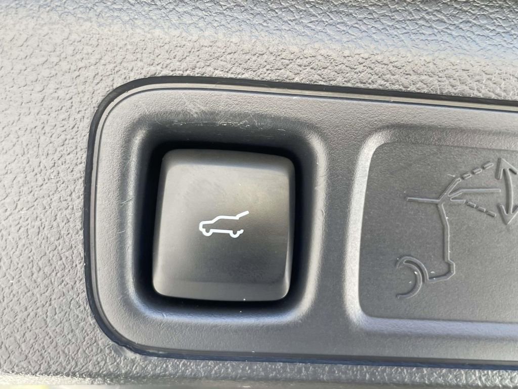 Used 2024 Ford Expedition Limited AWD/4WD image 12
