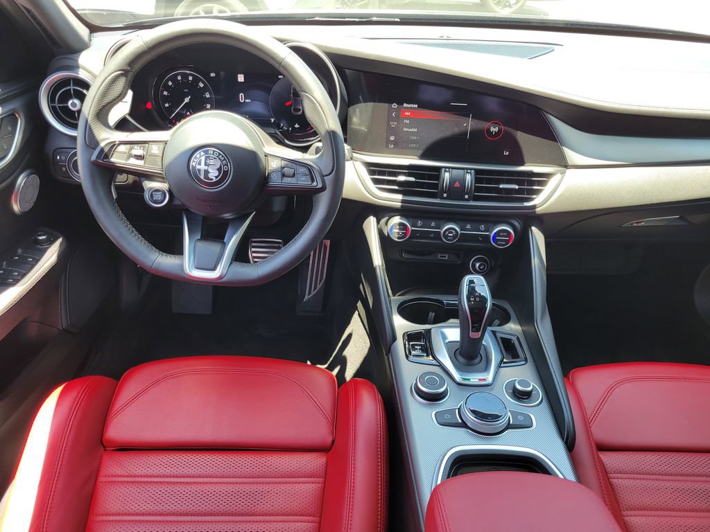 Used 2024 Alfa Romeo Giulia Veloce RWD image 4