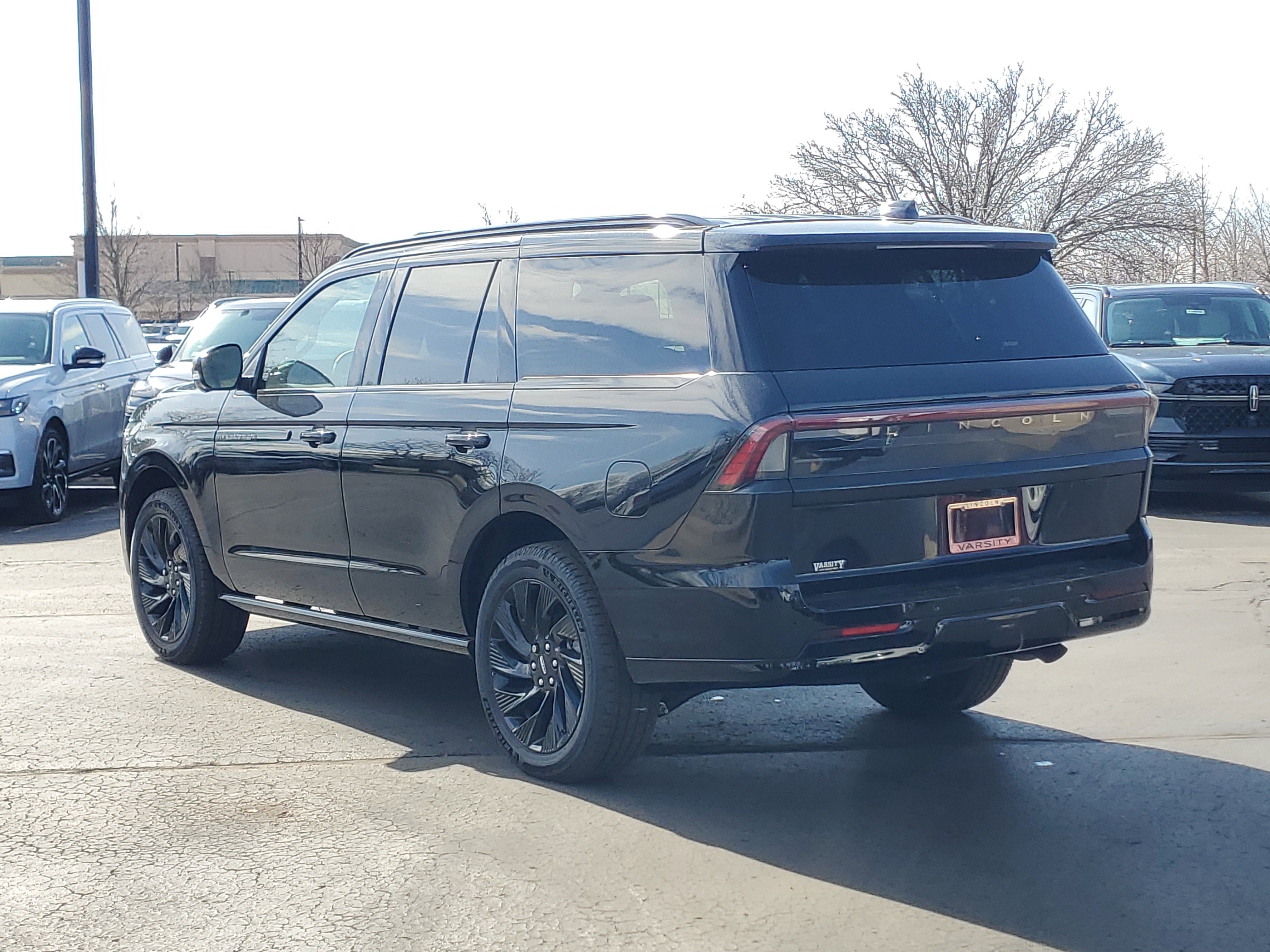 New 2026 Lincoln Navigator Reserve w/ Jet Appearance Package image 3