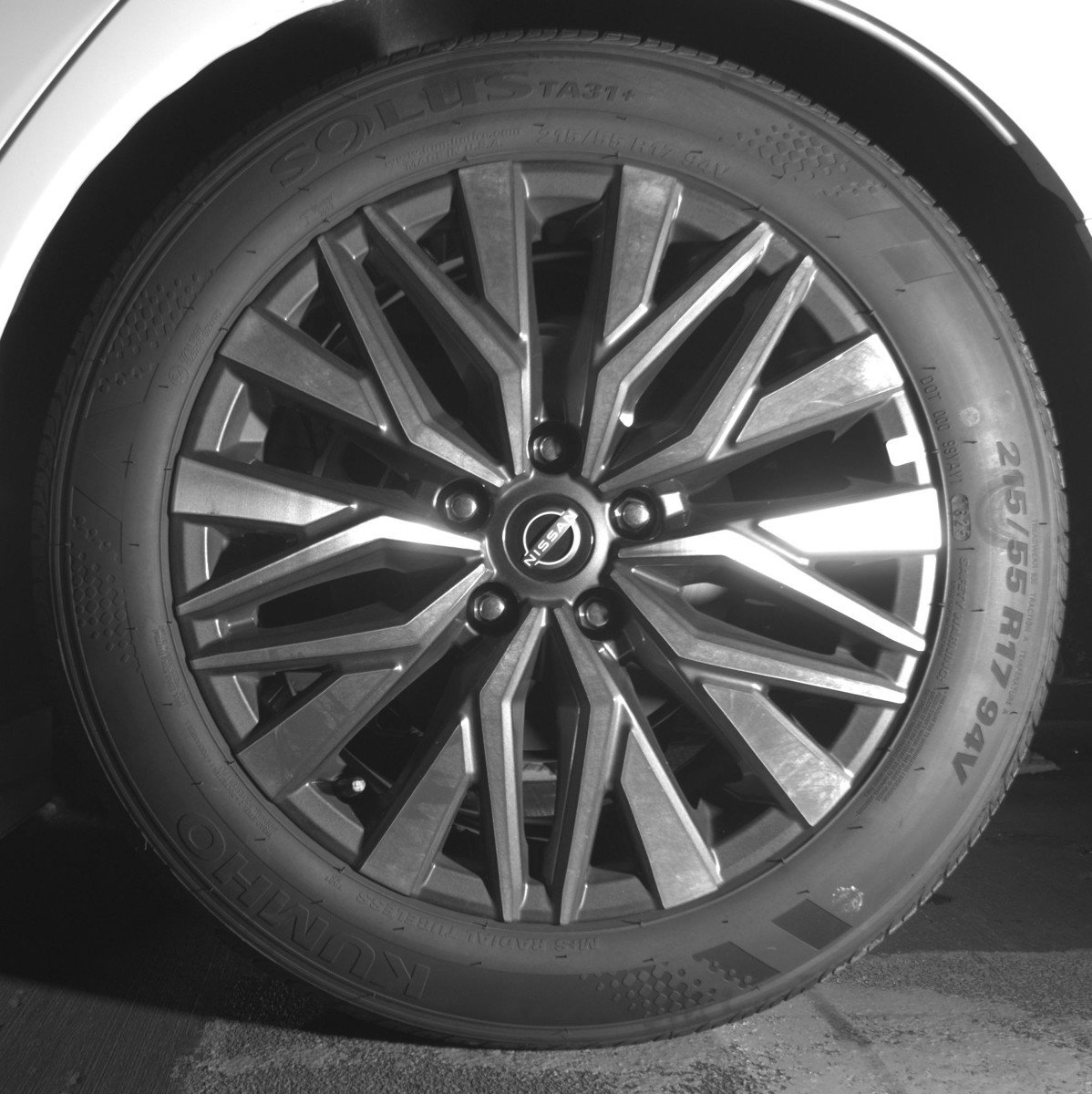 Used 2025 Nissan Altima 2.5 SV FWD image 14