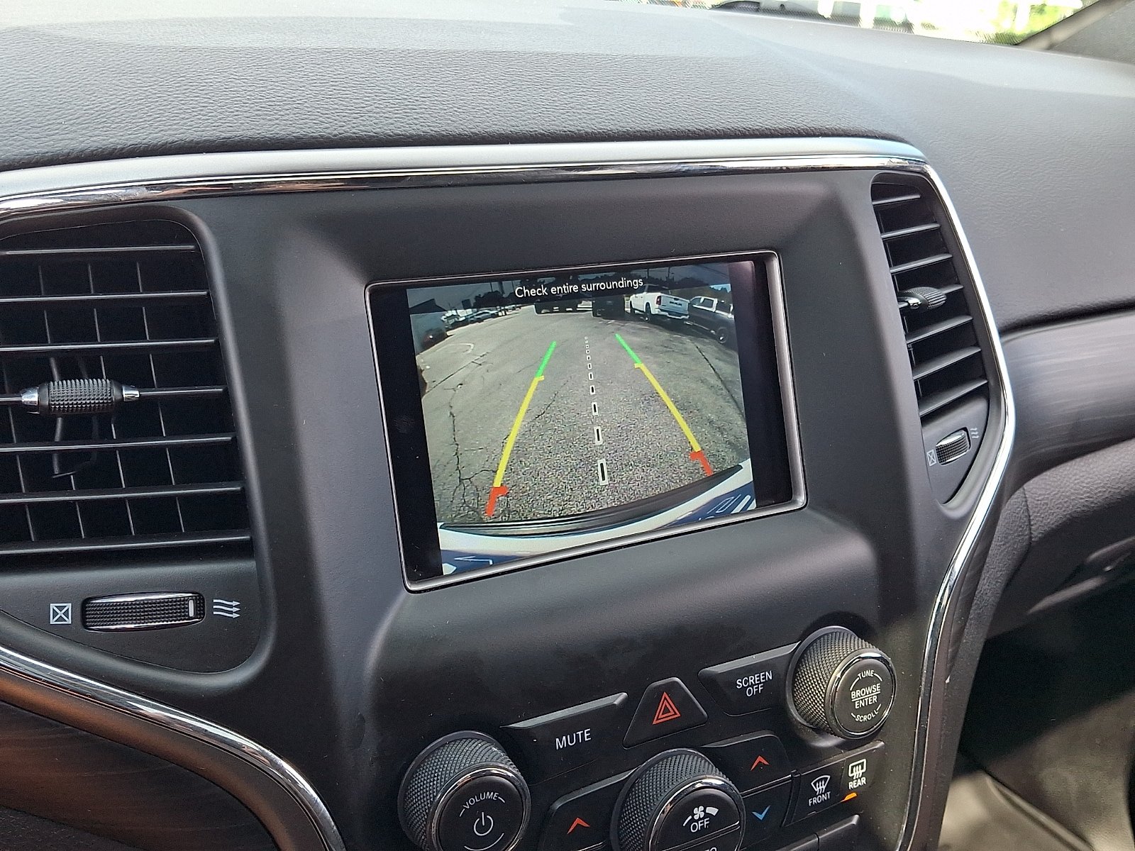 Used 2019 Jeep Grand Cherokee Laredo AWD/4WD image 19