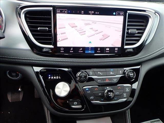 New 2026 Chrysler Pacifica Limited w/ Uconnect Theater Family Group AWD/4WD image 20