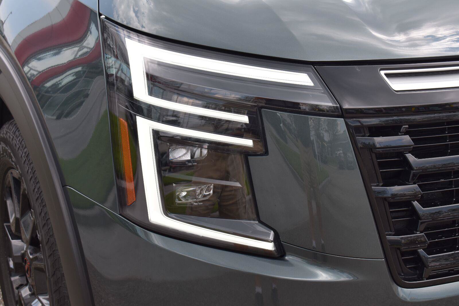 Certified 2025 Nissan Armada PRO-4X AWD/4WD image 19