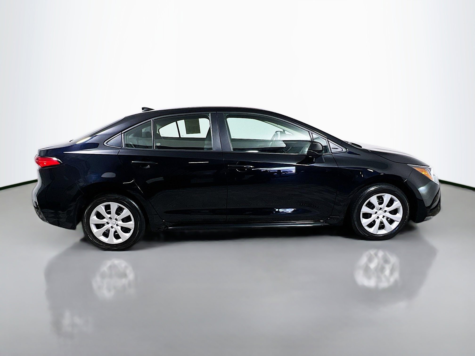 Used 2024 Toyota Corolla LE FWD image 3