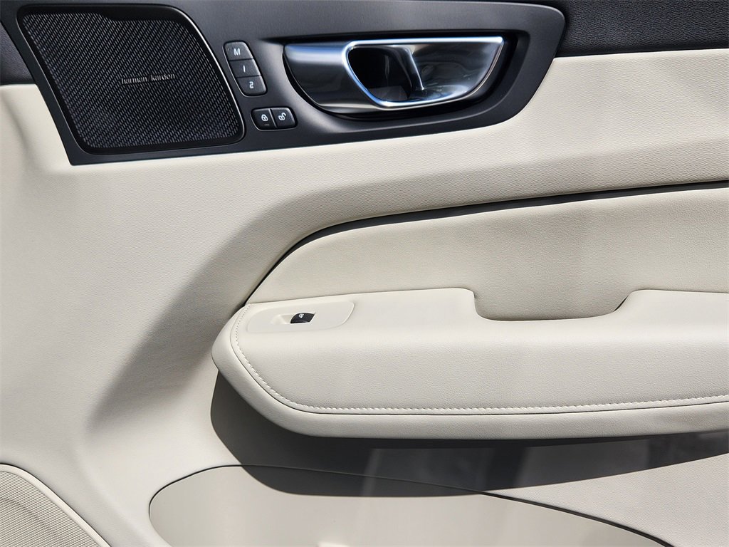 New 2026 Volvo XC60 B5 Ultra w/ Protection Package Premier image 20