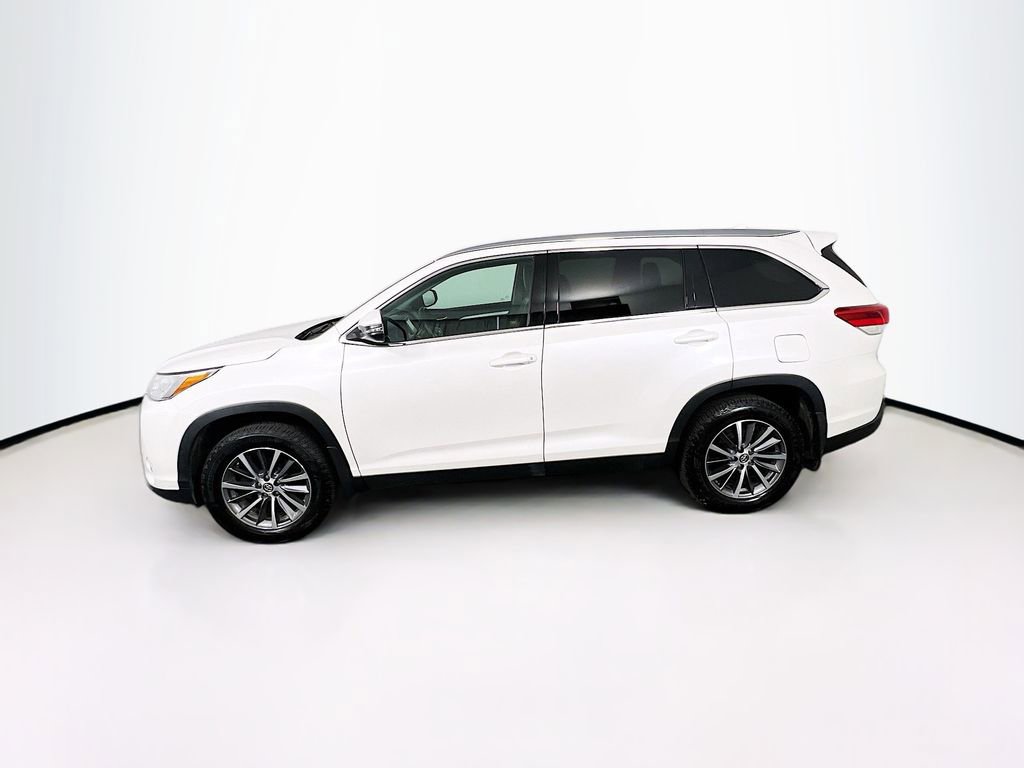 Used 2019 Toyota Highlander XLE AWD/4WD image 4