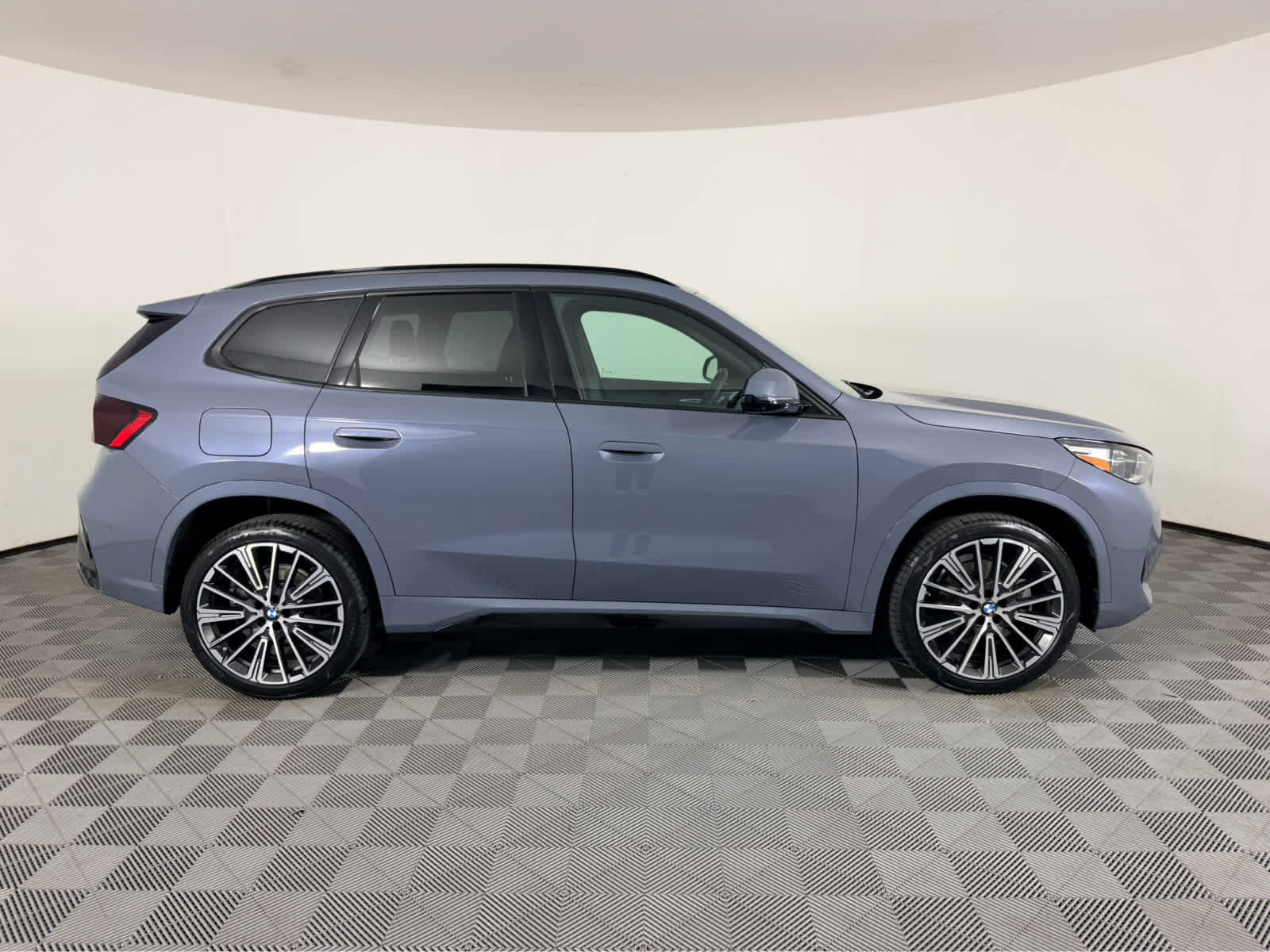 Used 2025 BMW X1 xDrive28i w/ Technology Package AWD/4WD image 2