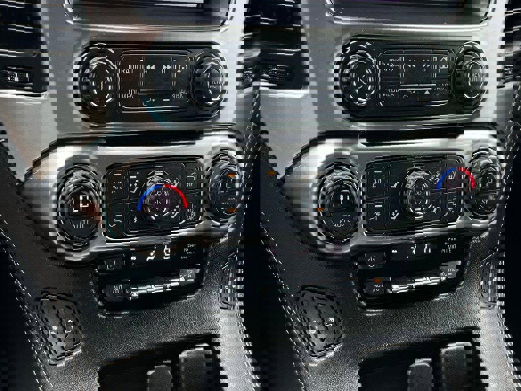 Used 2019 Chevrolet Suburban LT image 15