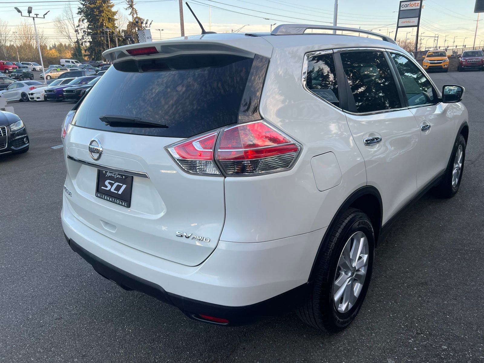 Used 2015 Nissan Rogue SV w/ SV Moonroof Package image 10