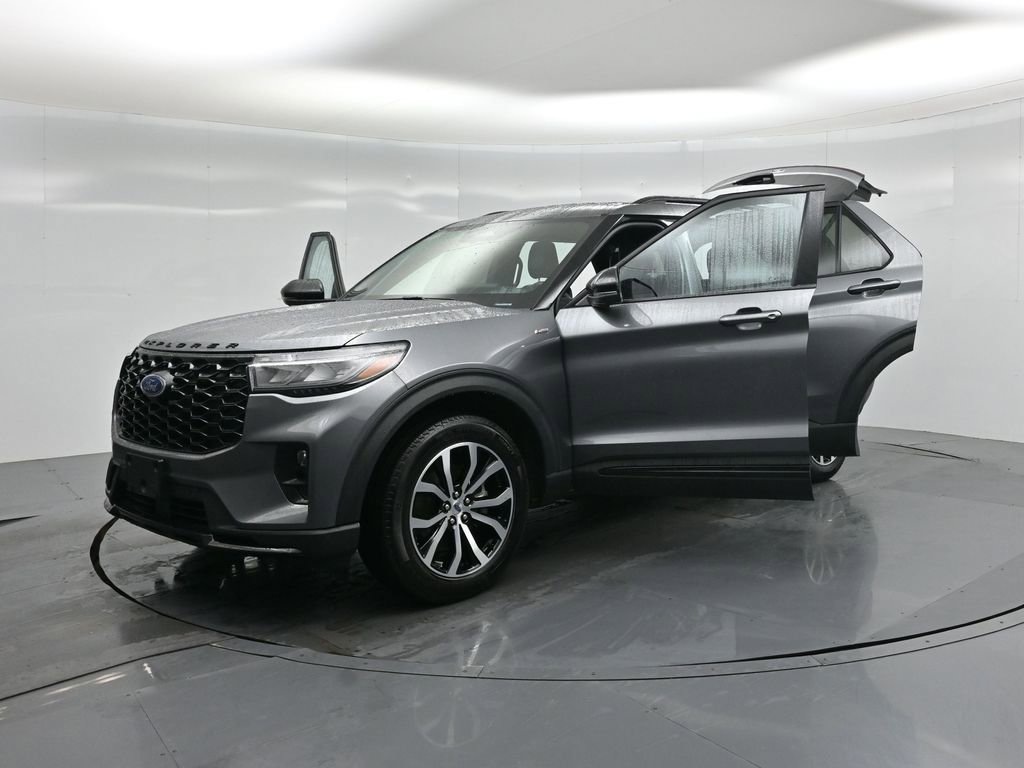 Certified 2025 Ford Explorer ST-Line image 31