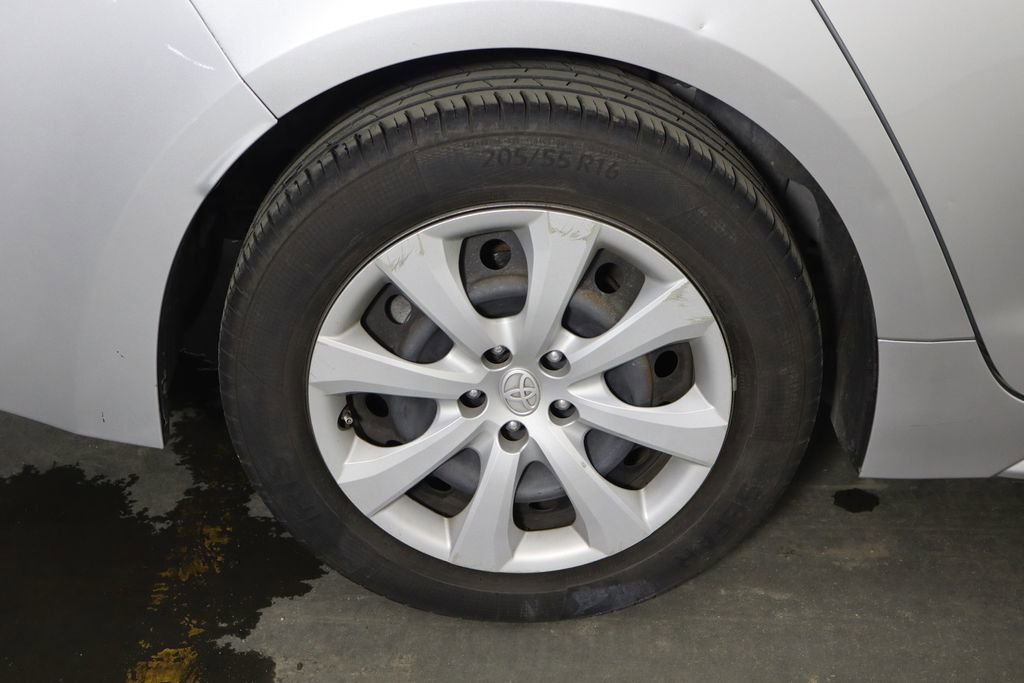 Used 2020 Toyota Corolla LE FWD image 39
