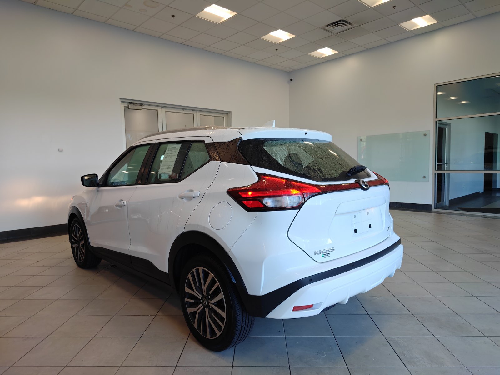 Used 2021 Nissan Kicks SV FWD image 5