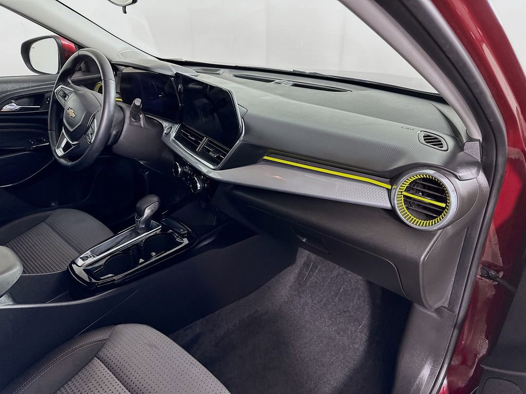 Used 2024 Chevrolet Trax LT w/ Driver Confidence Package image 35