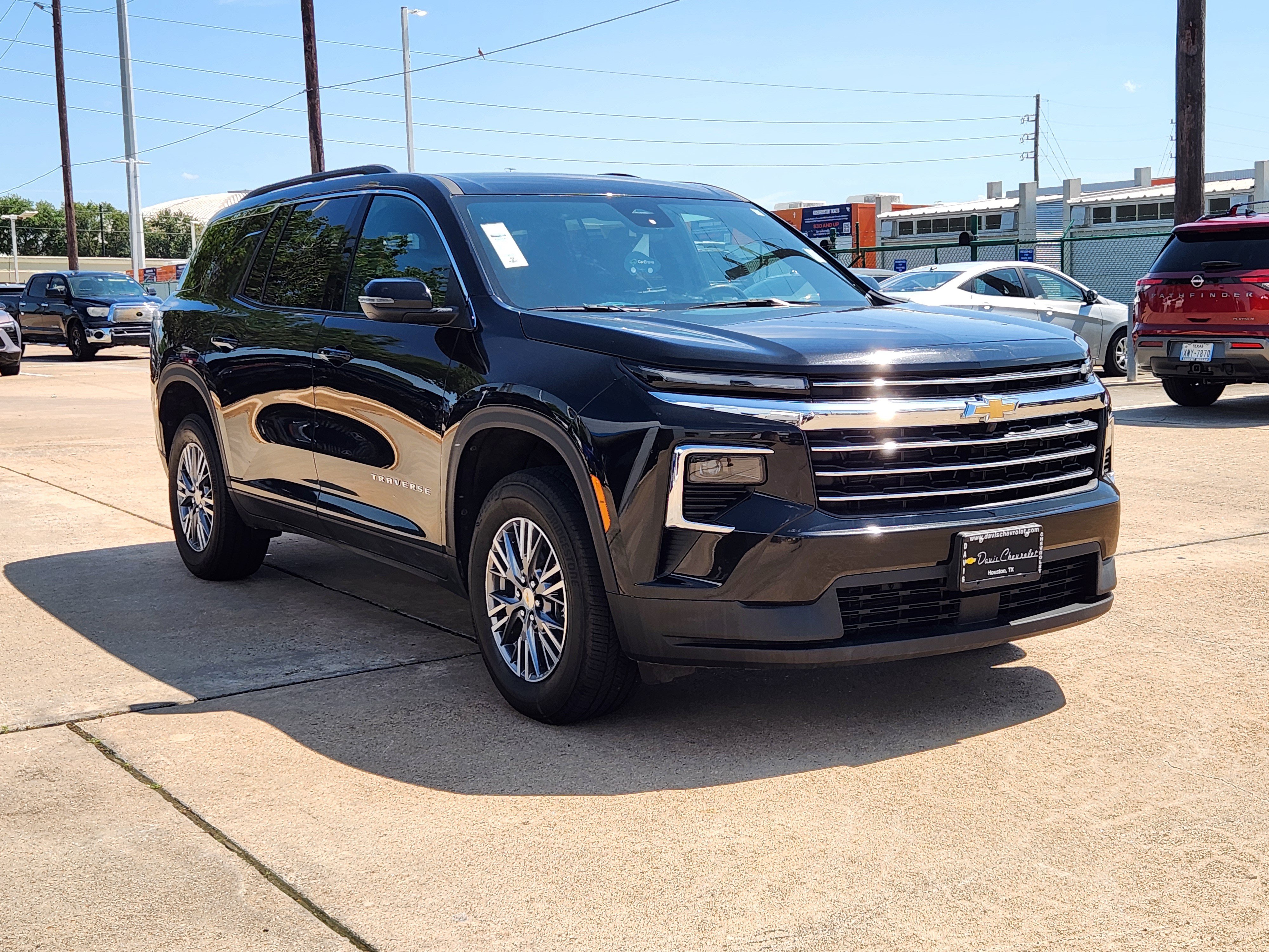 Certified 2025 Chevrolet Traverse LT FWD image 4