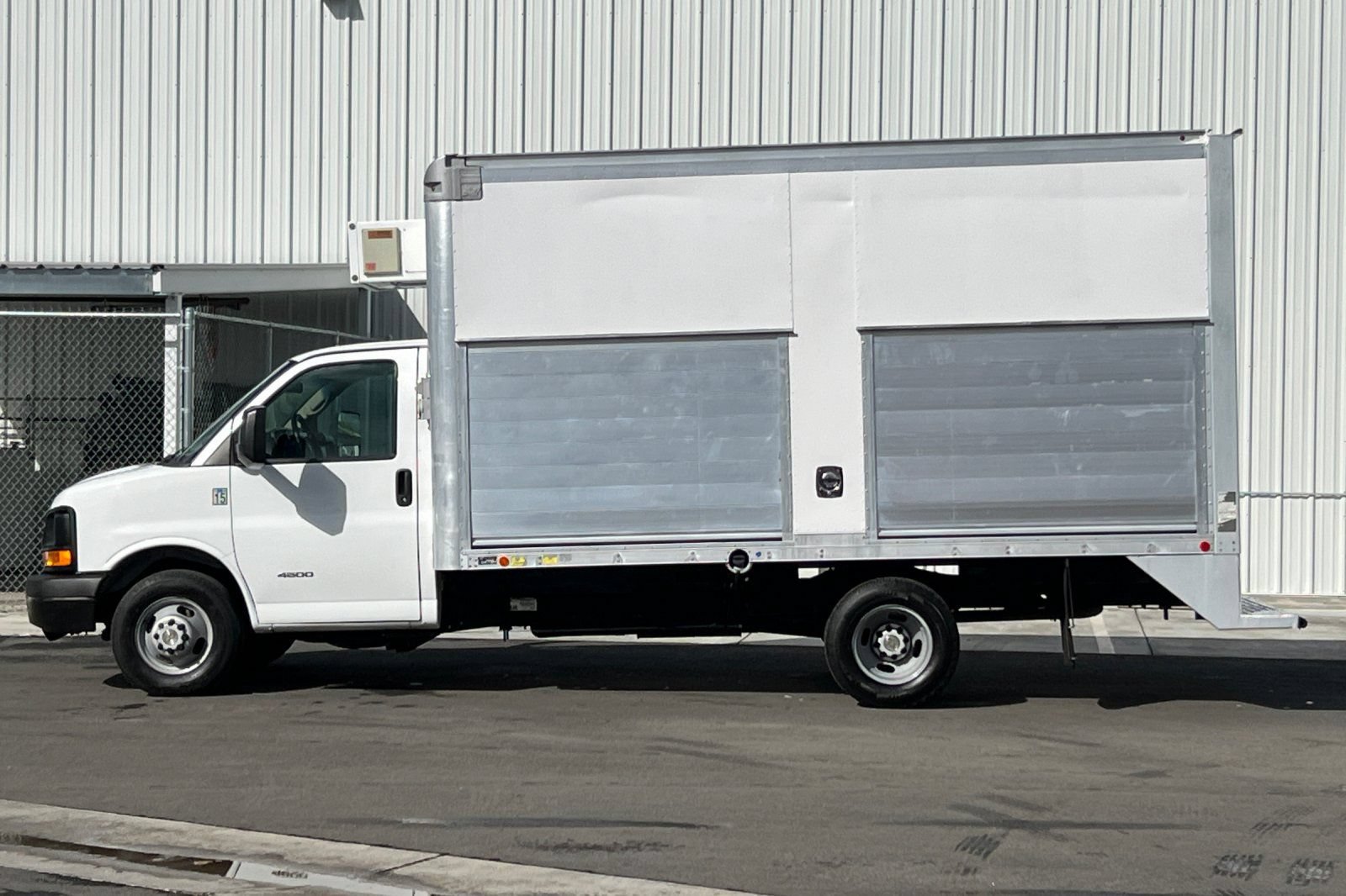 Used 2015 Chevrolet Express 4500 RWD image 8