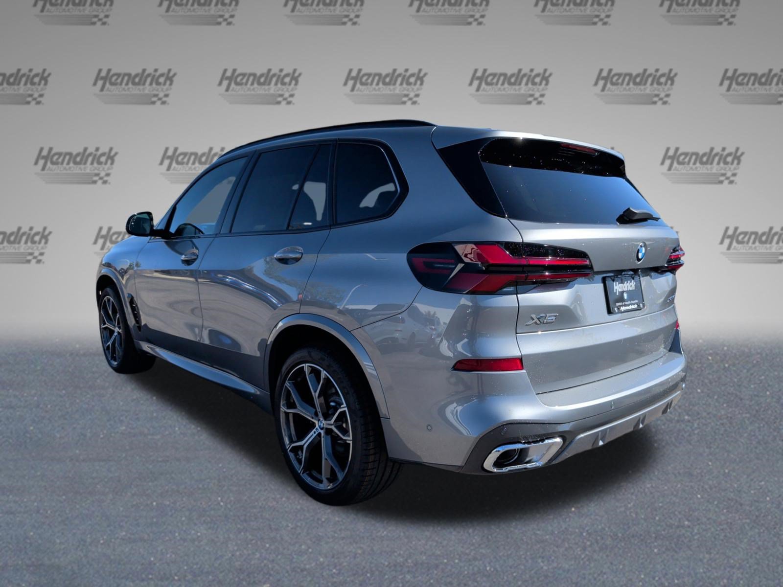 Used 2026 BMW X5 xDrive40i w/ M Sport Package AWD/4WD image 7