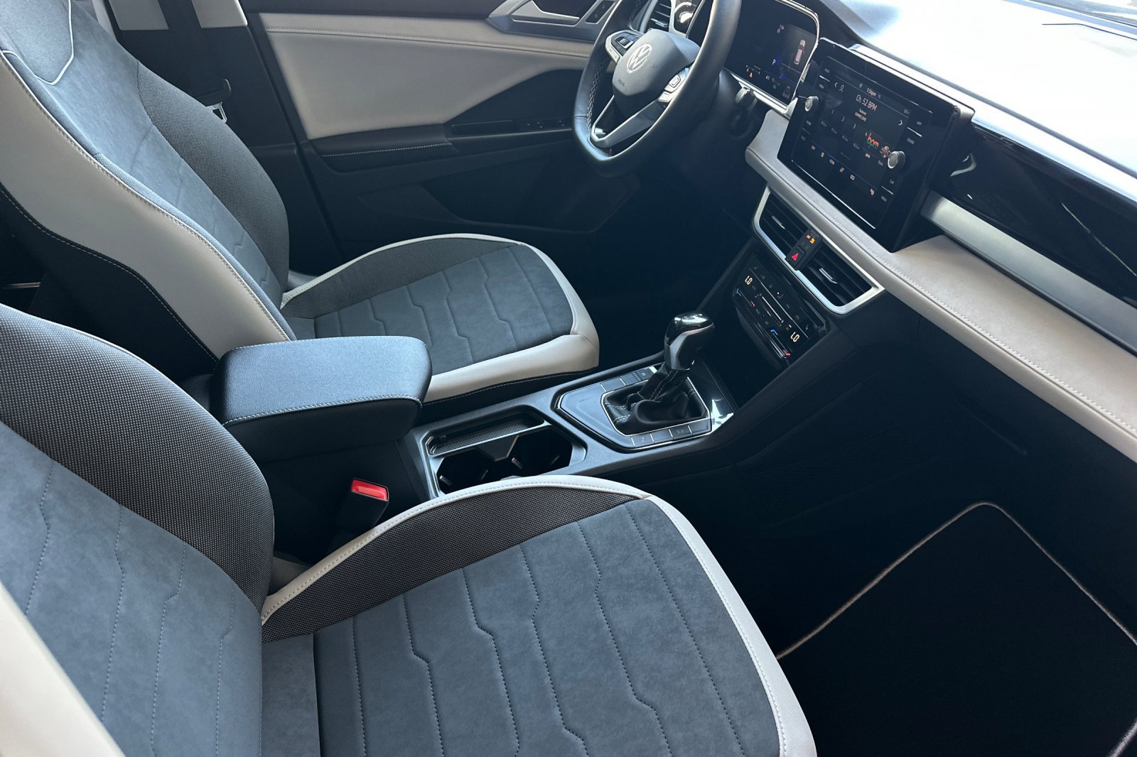 New 2026 Volkswagen Taos SE FWD image 14