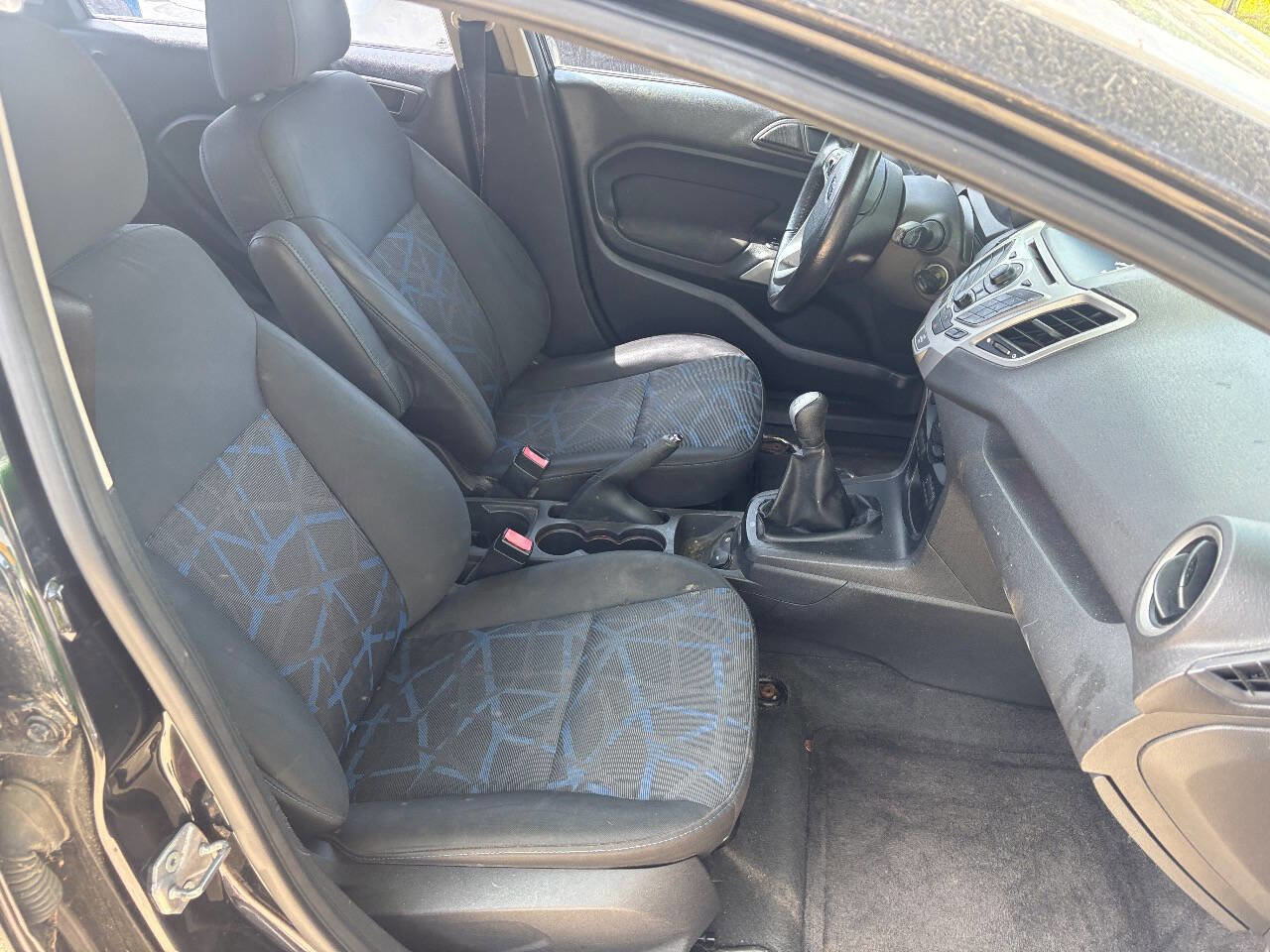 Used 2013 Ford Fiesta SE image 18