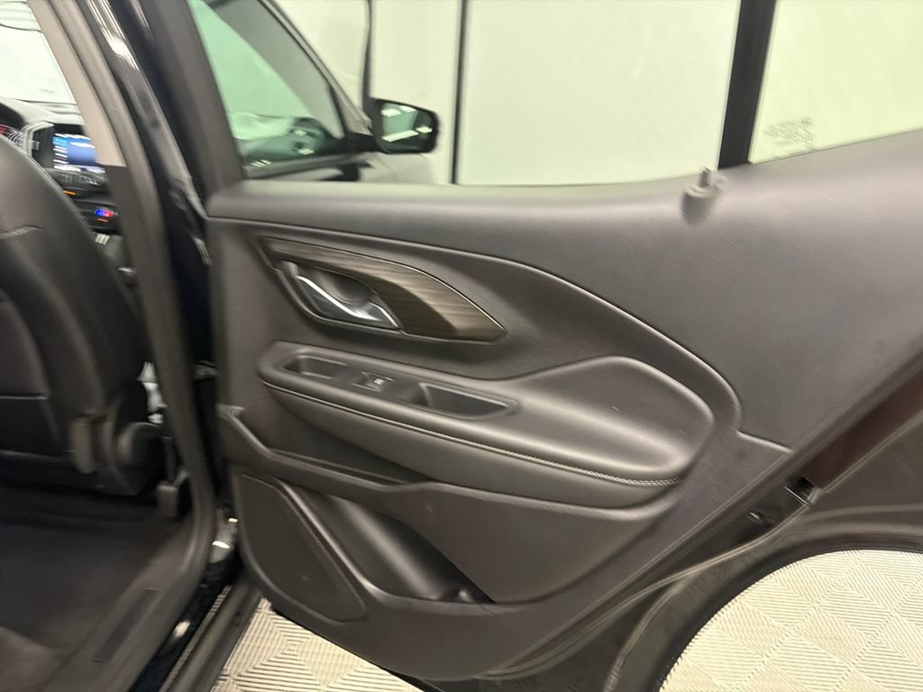 Used 2024 GMC Terrain SLT AWD/4WD image 18
