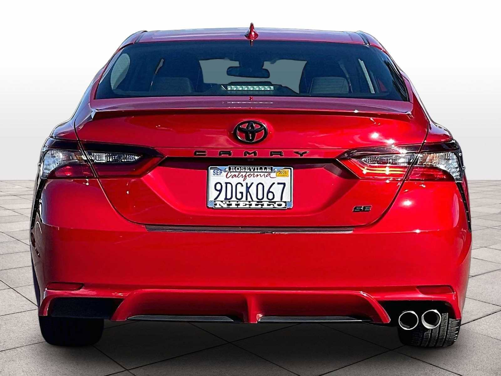 Used 2023 Toyota Camry SE FWD image 7