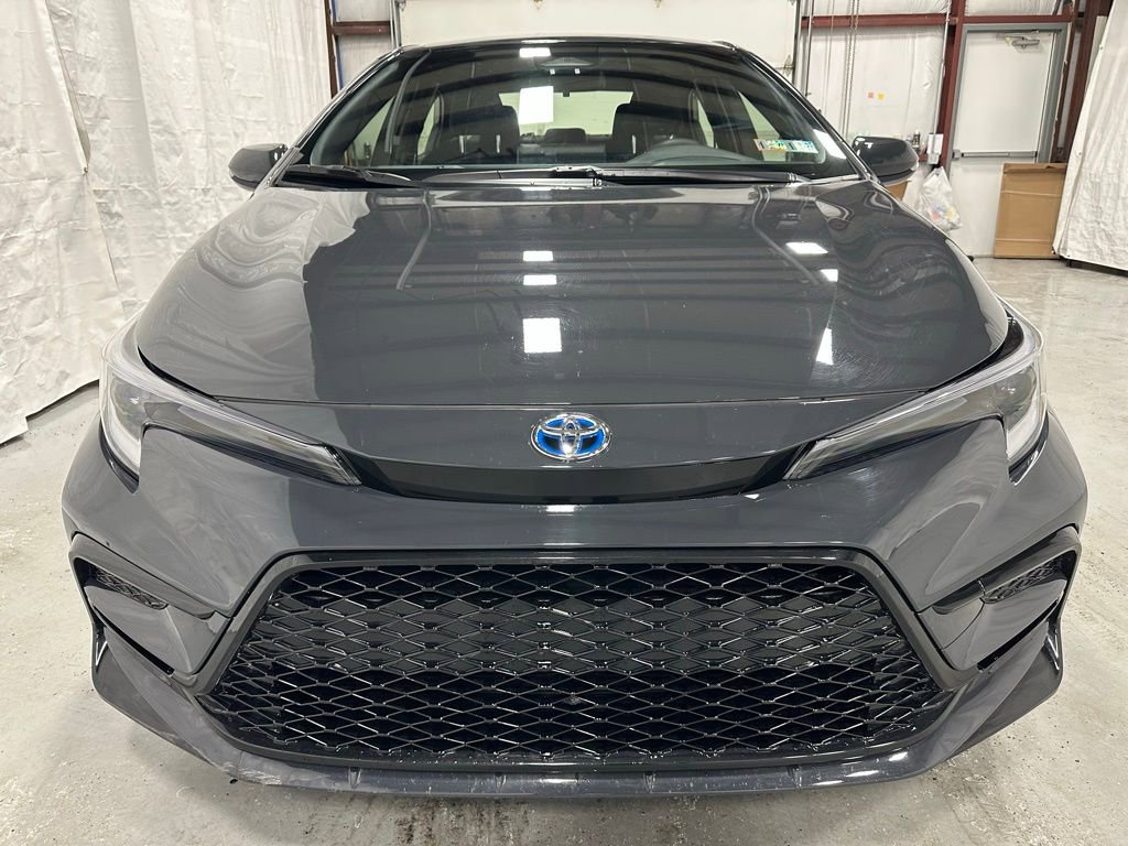 Used 2025 Toyota Corolla SE image 2