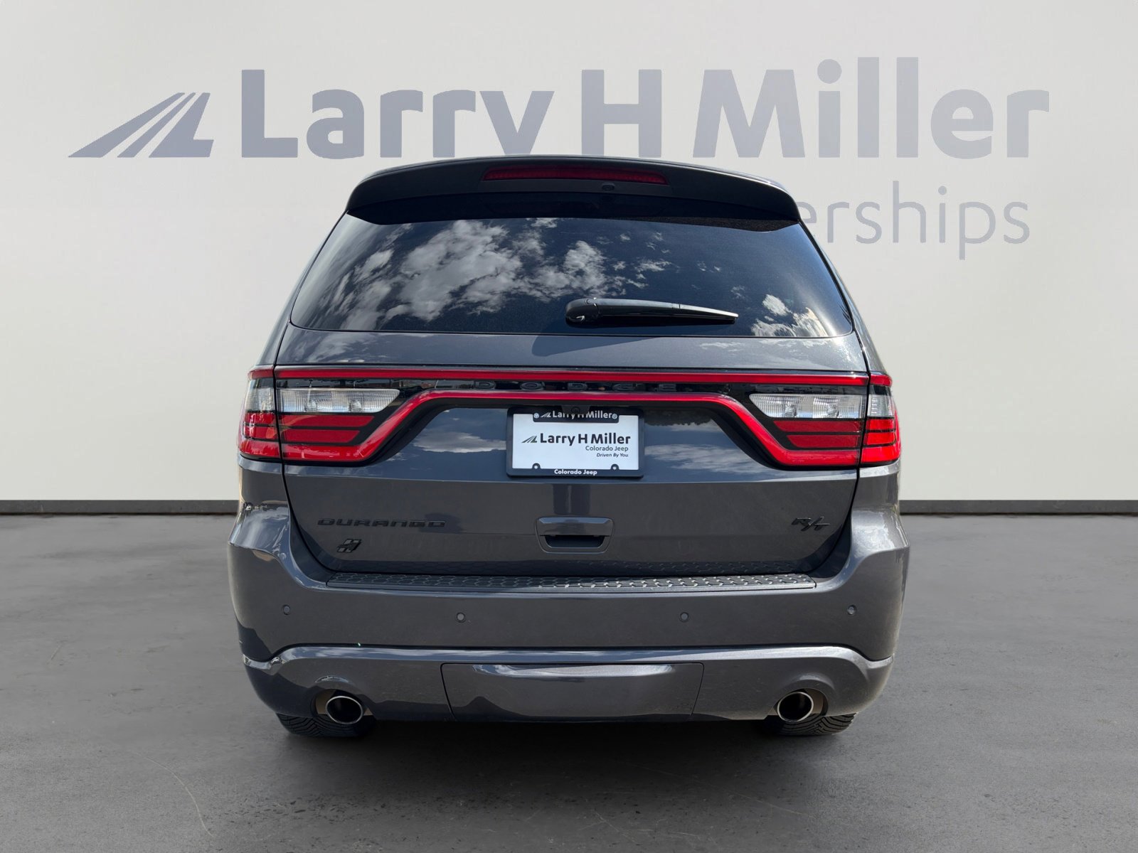Used 2023 Dodge Durango R/T w/ Blacktop Package AWD/4WD image 4