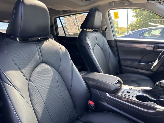 Used 2023 Toyota Highlander Limited image 8