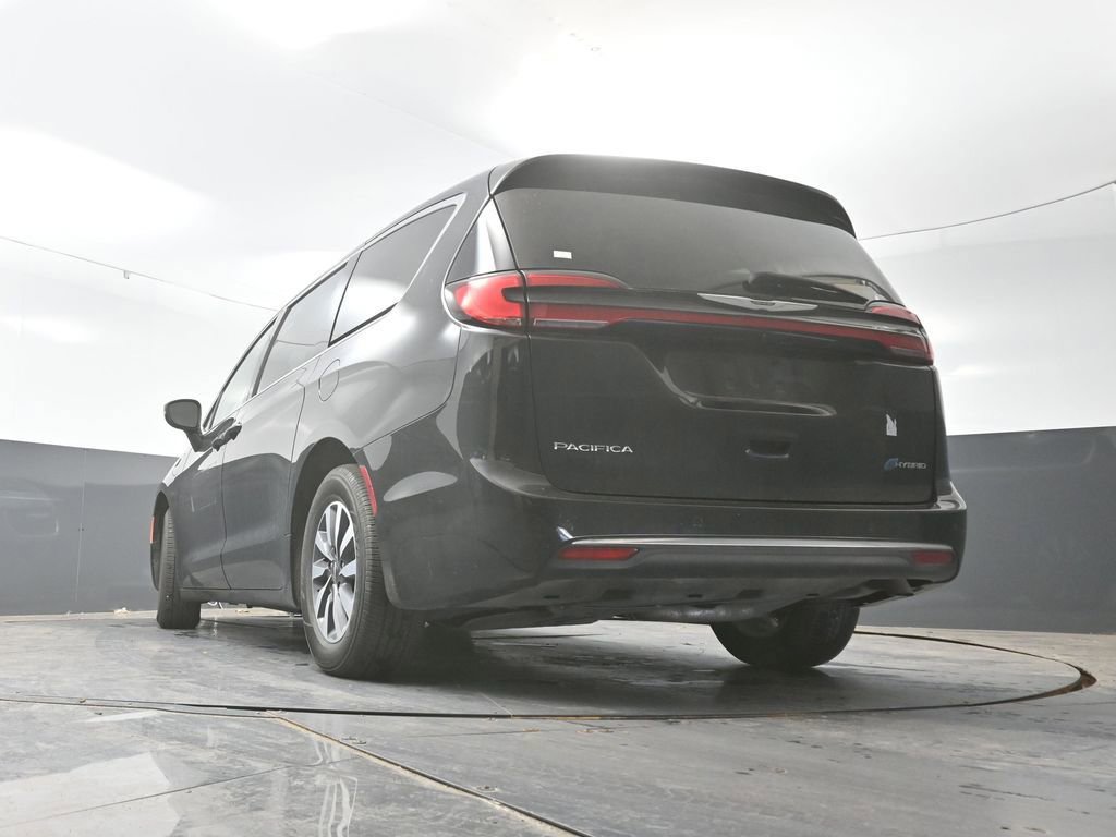 Used 2023 Chrysler Pacifica Touring-L FWD image 32