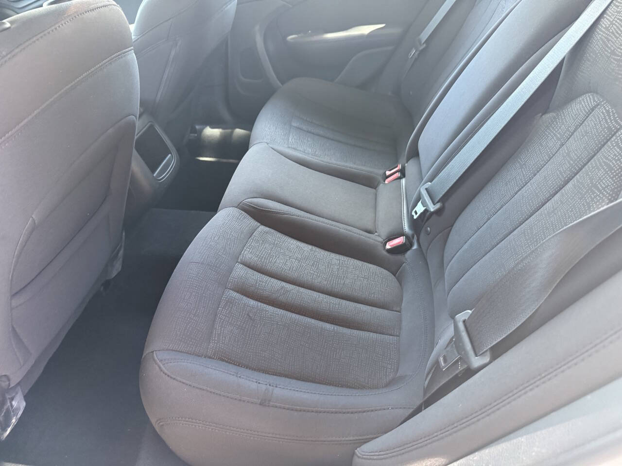 Used 2015 Chrysler 200 Limited w/ Convenience Group FWD image 10