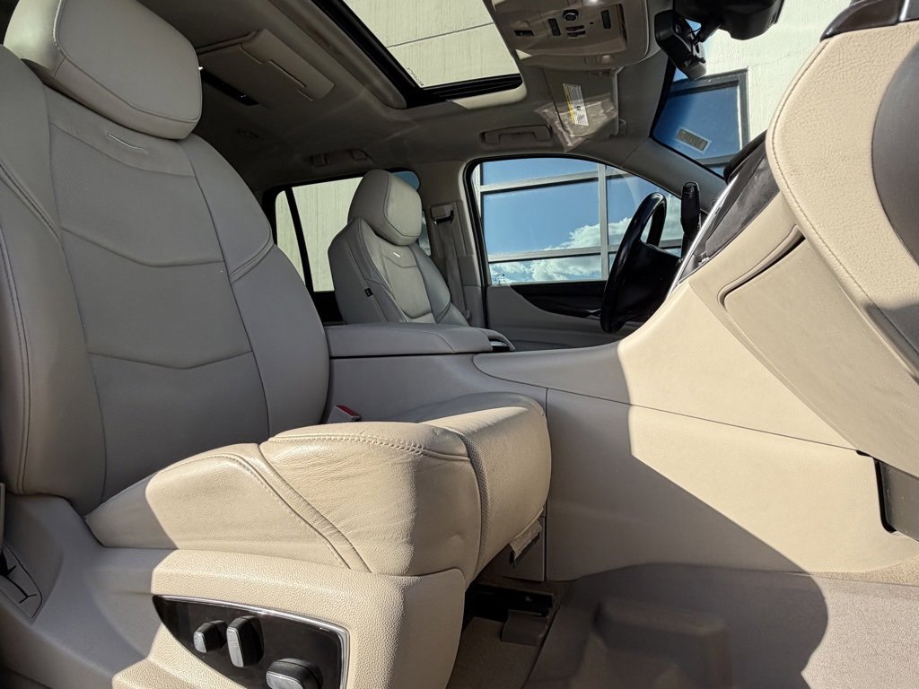 Used 2018 Cadillac Escalade Luxury image 22