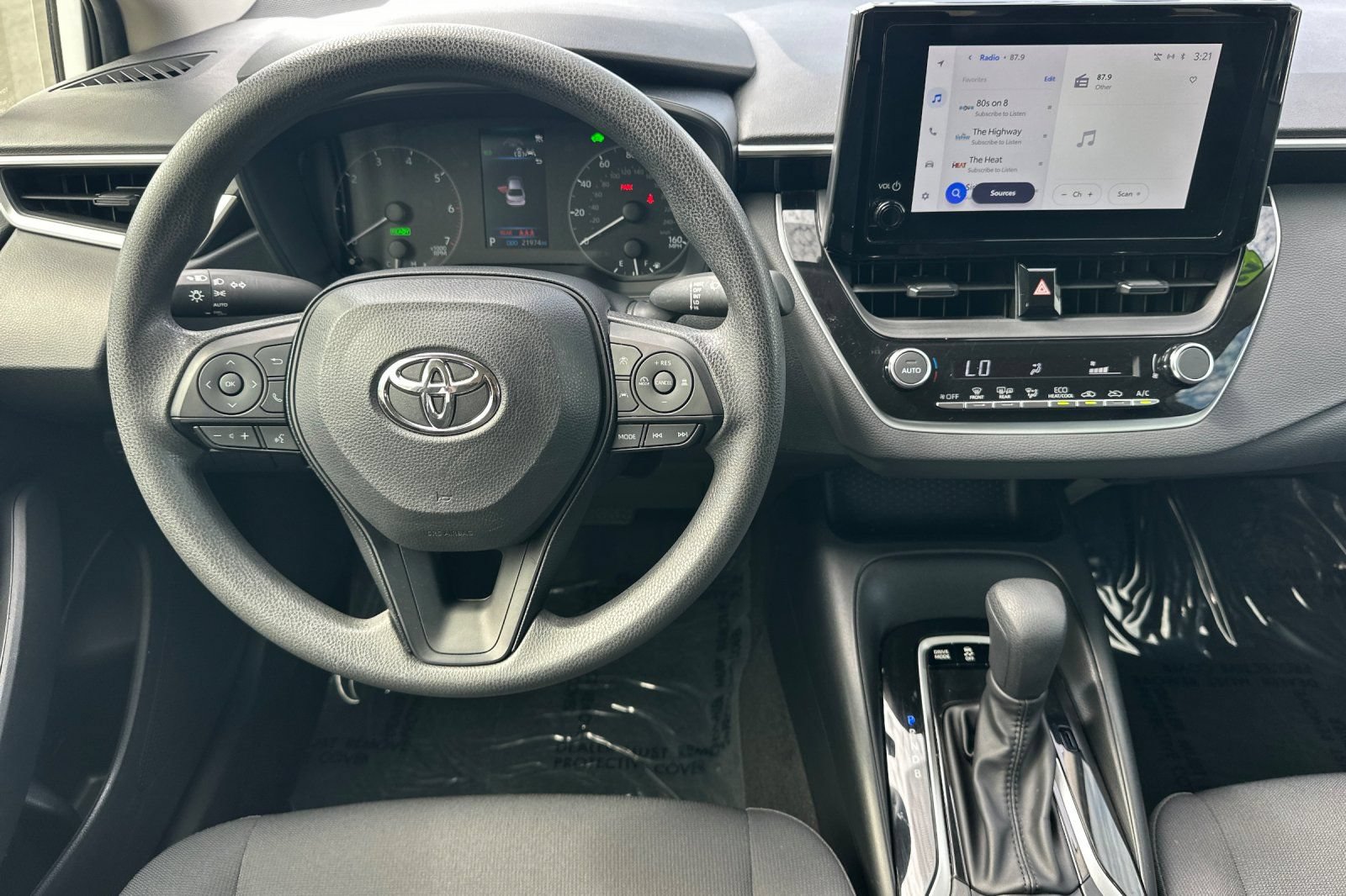 Used 2024 Toyota Corolla LE w/ LE Convenience Package FWD image 14