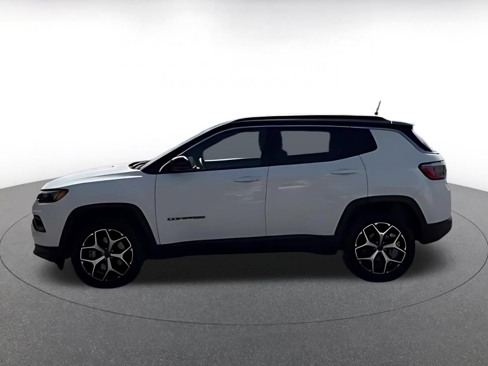 Used 2025 Jeep Compass Limited AWD/4WD image 14