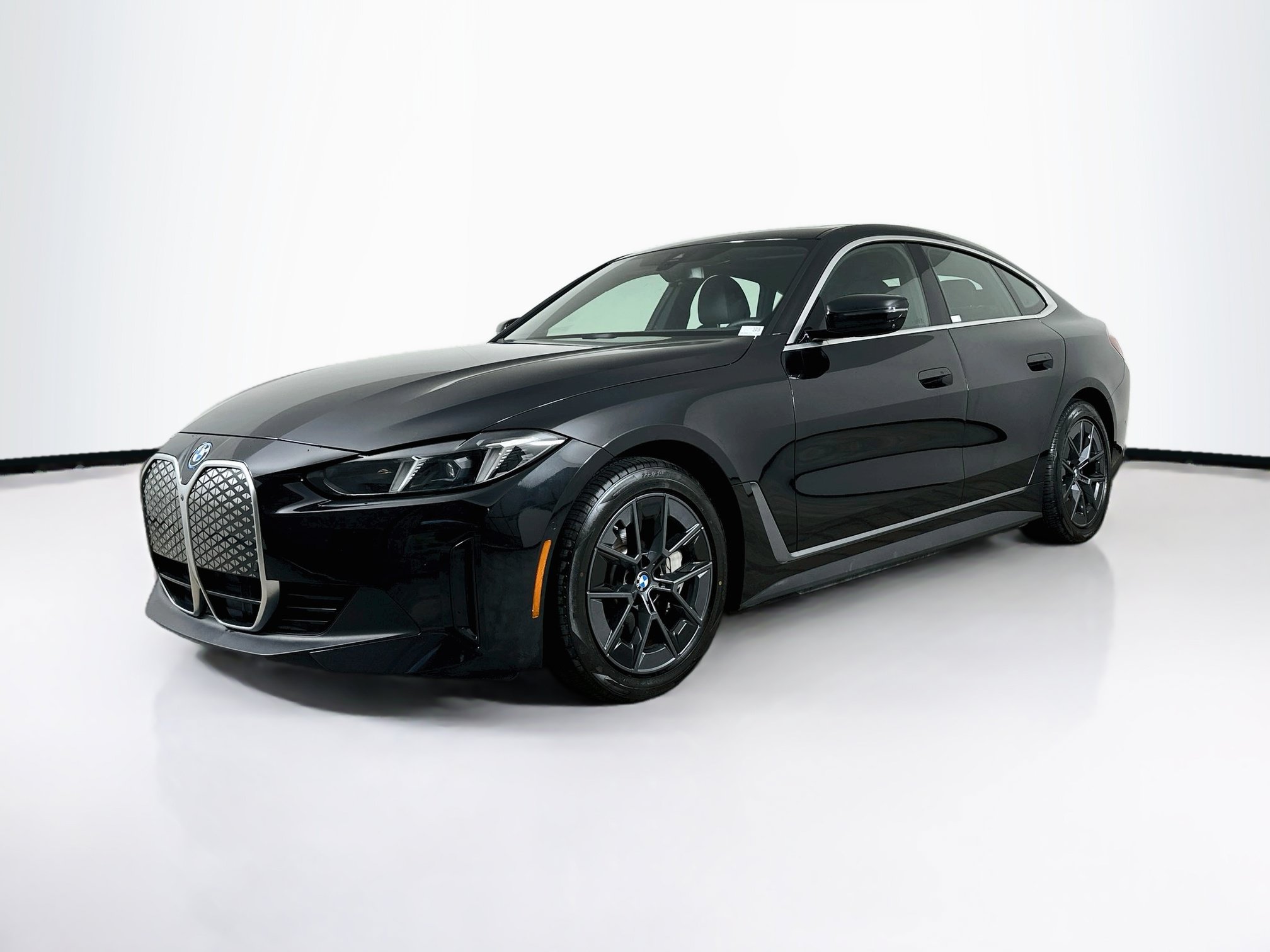 Used 2025 BMW i4 eDrive40 RWD image 3