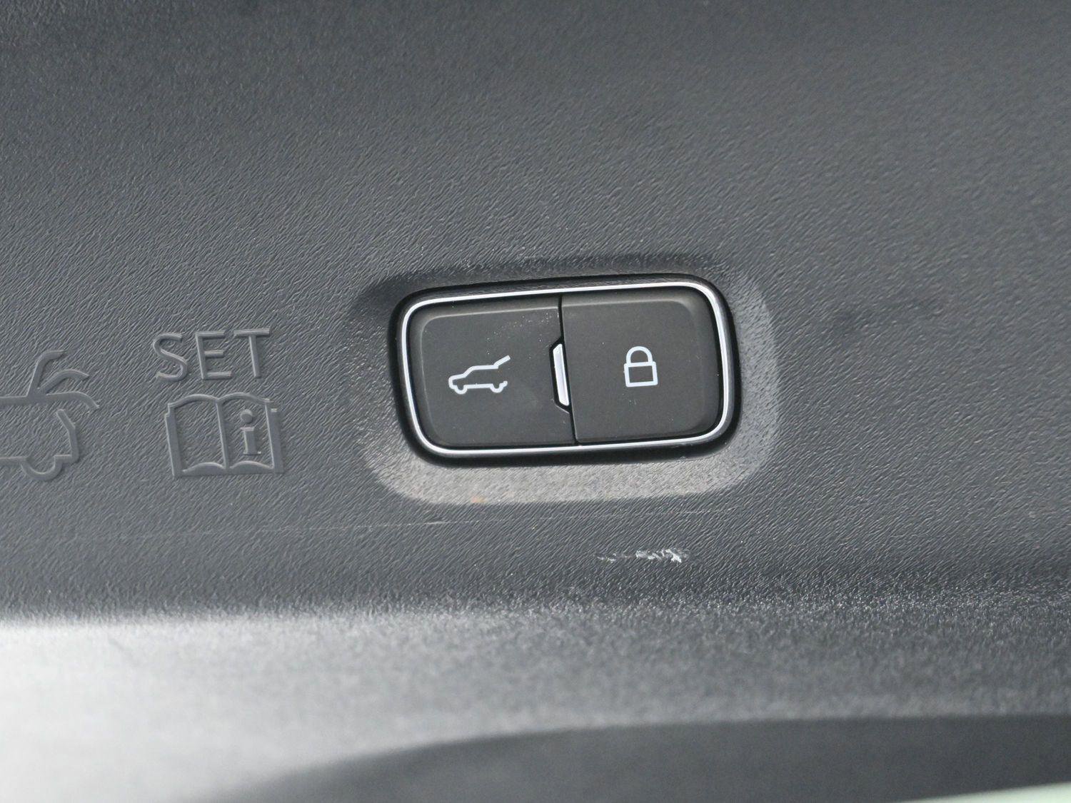 Used 2025 Ford Expedition Platinum w/ Stealth Performance Package image 12