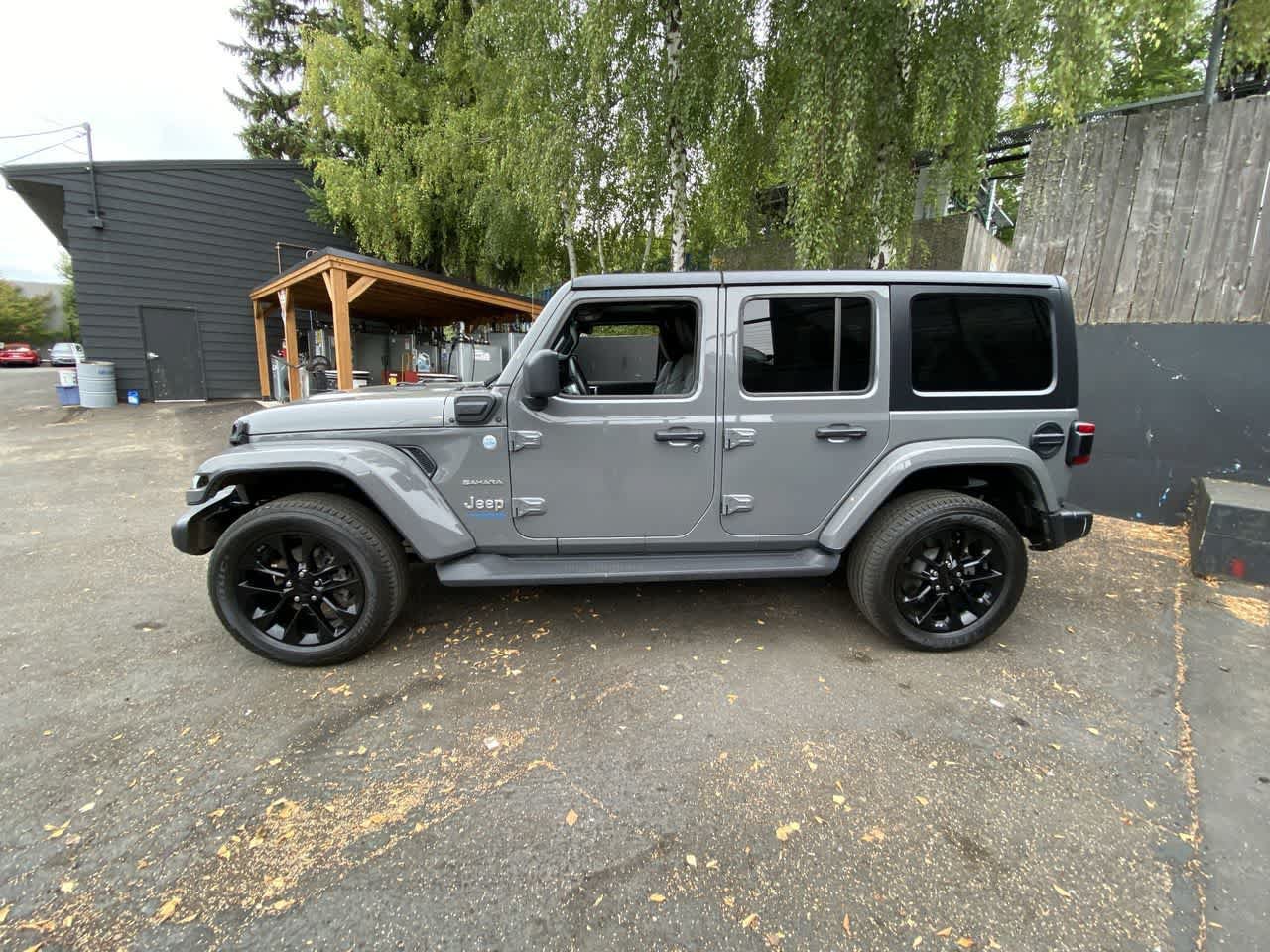Used 2021 Jeep Wrangler Unlimited Sahara w/ Cold Weather Group AWD/4WD image 3