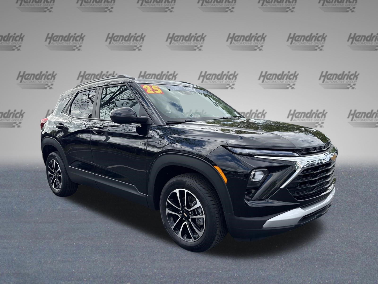 Used 2025 Chevrolet TrailBlazer LT image 2